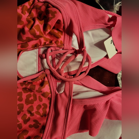 NWT  ADORABLE SEXY OPEN BACK V NECK MONOKONI RUFFLE BATHING SUIT LARGE - Picture 11 of 11